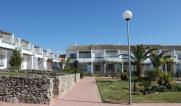 Foto Chiclana de la Frontera | Appartement in Chiclana, direct aan het strand la Barrosa (op 20 meter) in een complex met een zwembad en een mooi eigen terras met zeezicht.

Het beschikt over 2 slaapkamers, keuken en badkamer, alles volledig gemeubileerd. De woon-eetkamer heeft een bedbank voor 2 personen. Er is een eigen parkeerplaats. 

Een appartement op een perfecte lokatie bij het strand van La Barrosa.