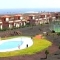 Con pista de padel, tennis y piscina com�n